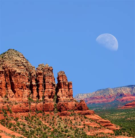 Learn about Arizona geology, local history, plants, and animals as you travel along the base of the rock formations, discovering views to Cathedral Rock, Thunder Mountain, Bear Mountain, and more. . Weather in sedona arizona 10 days